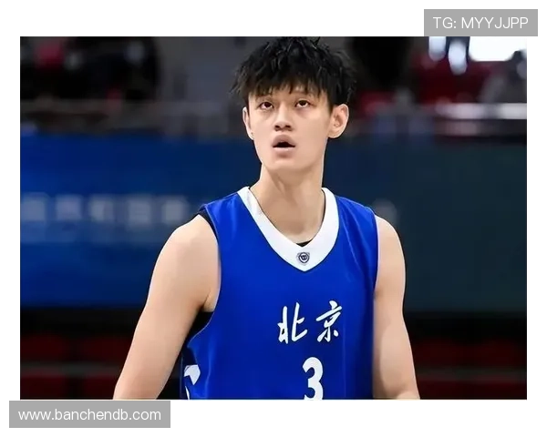 曾凡博亮相NBA中国赛舞台 展示中国篮球新星风采