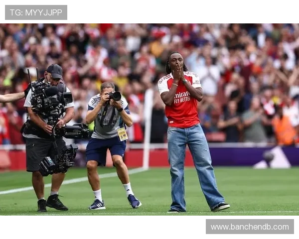 前阿森纳青训球员维加不幸身亡围墙已被拆除引发广泛关注